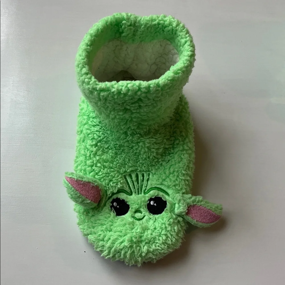 STAR WARS Grogu (Baby Yoda) Soft, Fuzzy Character Slipper Socks